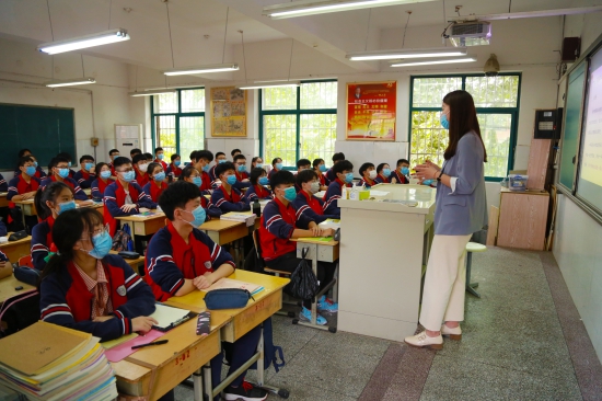 重整旗鼓！看102高級中學的“孩子王”為學生開學上課保駕護航